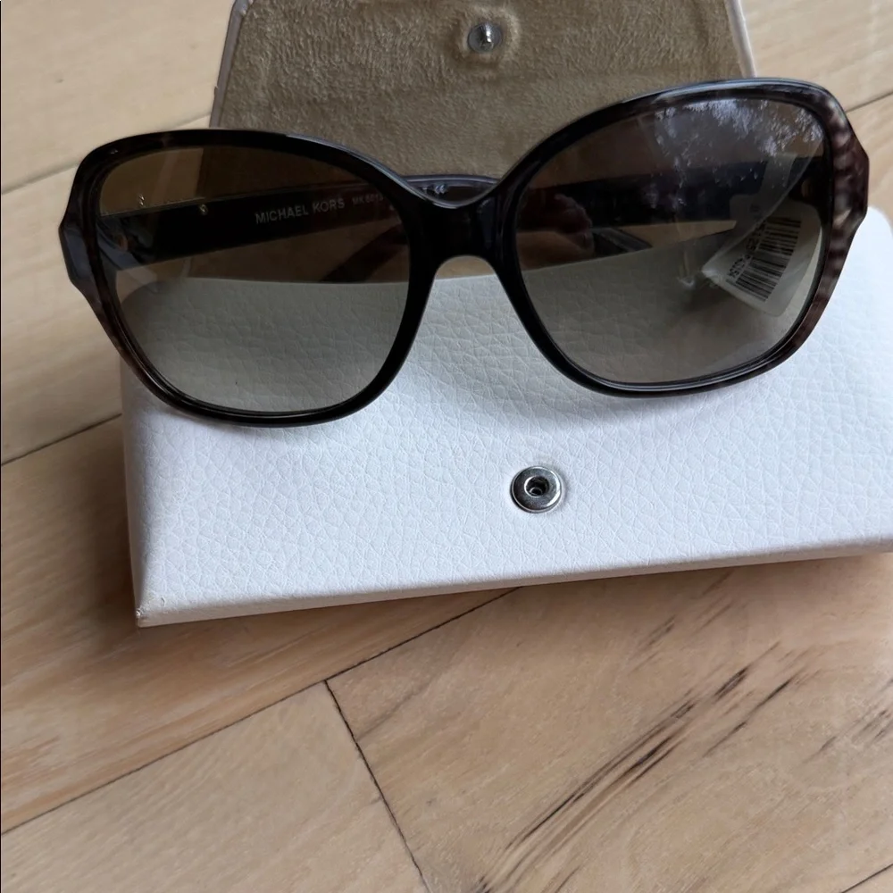 Michael Kors Cuiaba MK6013 Dark Tortoise Sunglasses Oversized 301913 57mm NEW - Picture 3 of 10